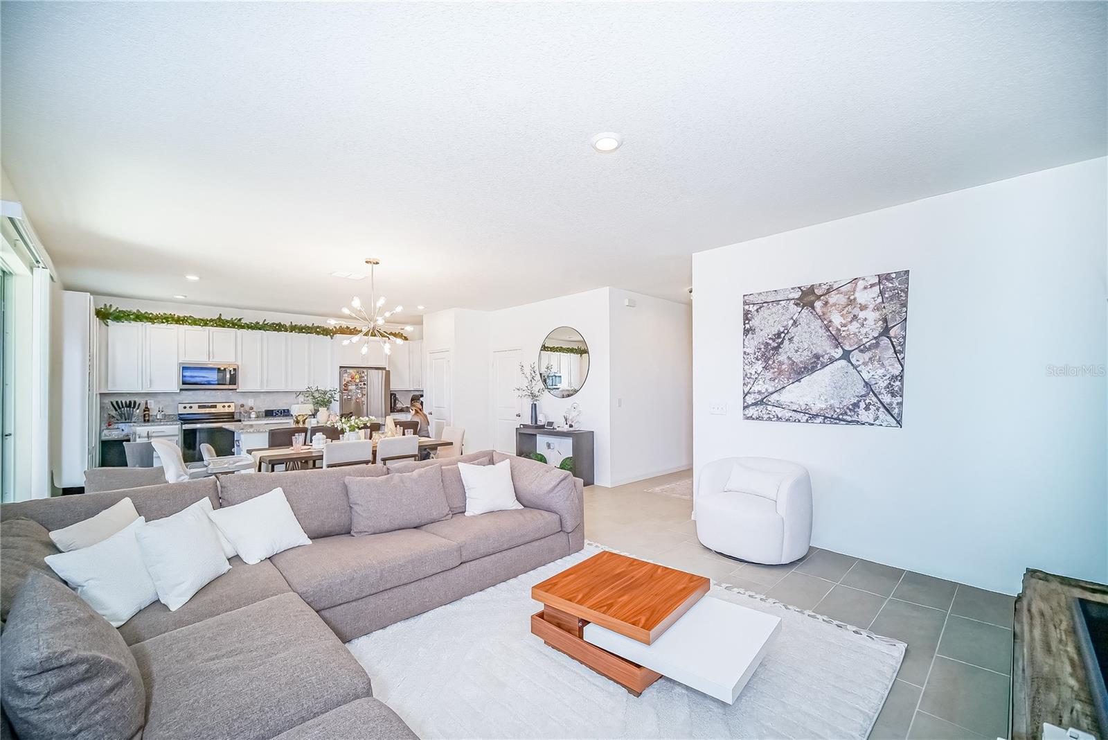 Image 10 of 31 For 895 Overpool Avenue