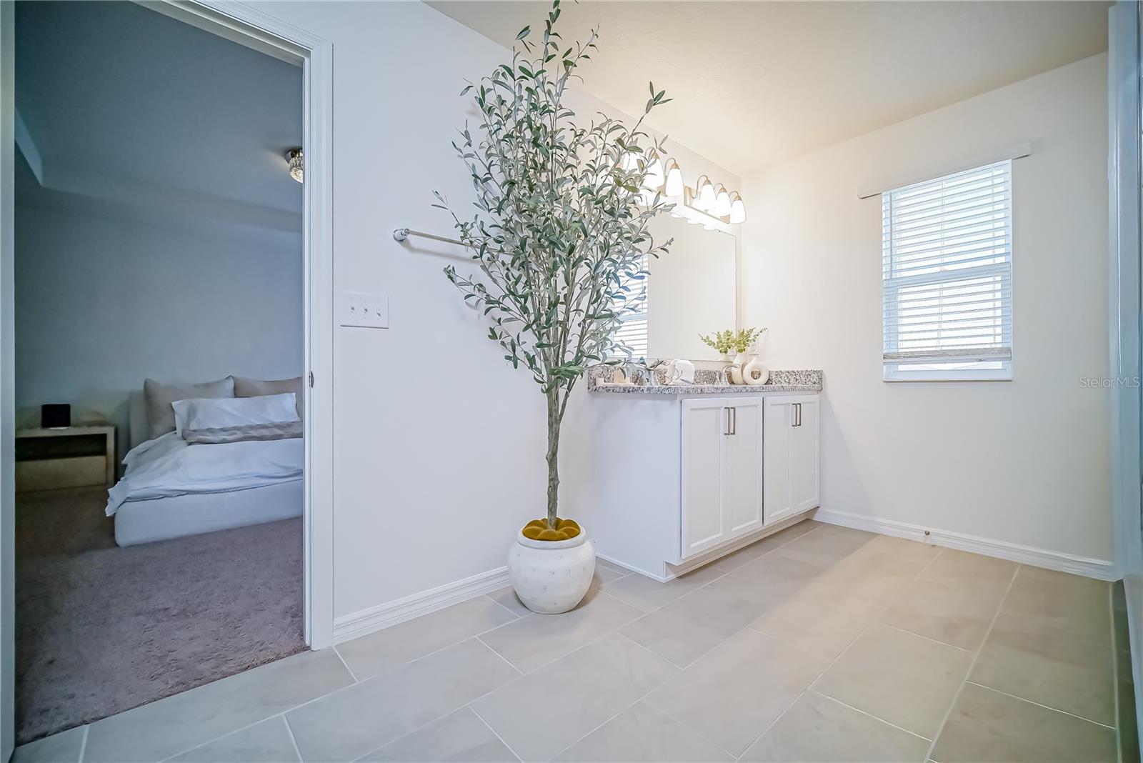 Image 15 of 31 For 895 Overpool Avenue