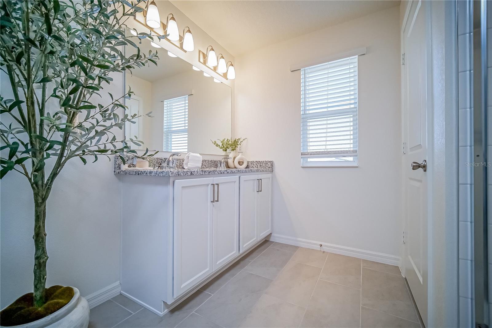 Image 16 of 31 For 895 Overpool Avenue