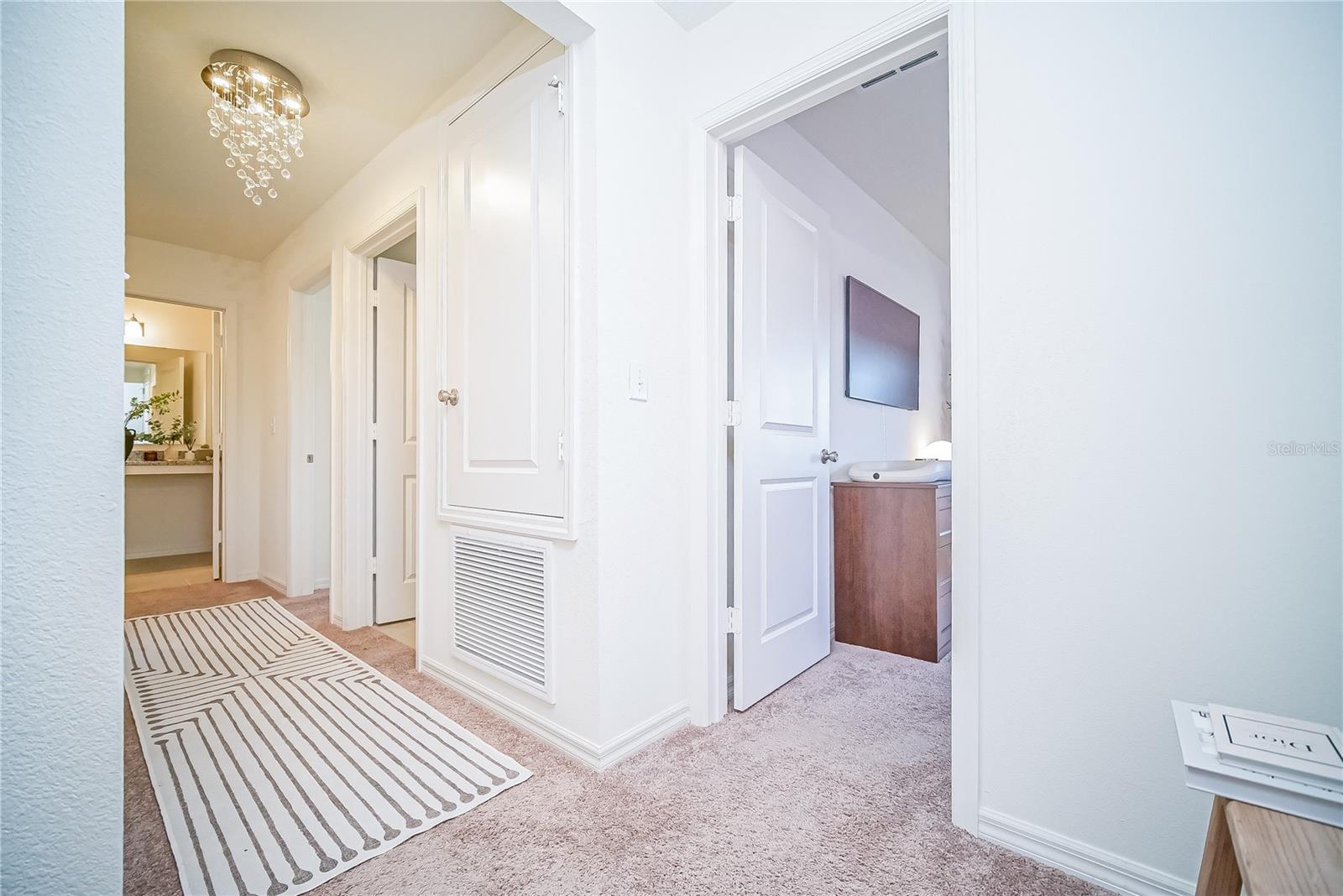 Image 17 of 31 For 895 Overpool Avenue