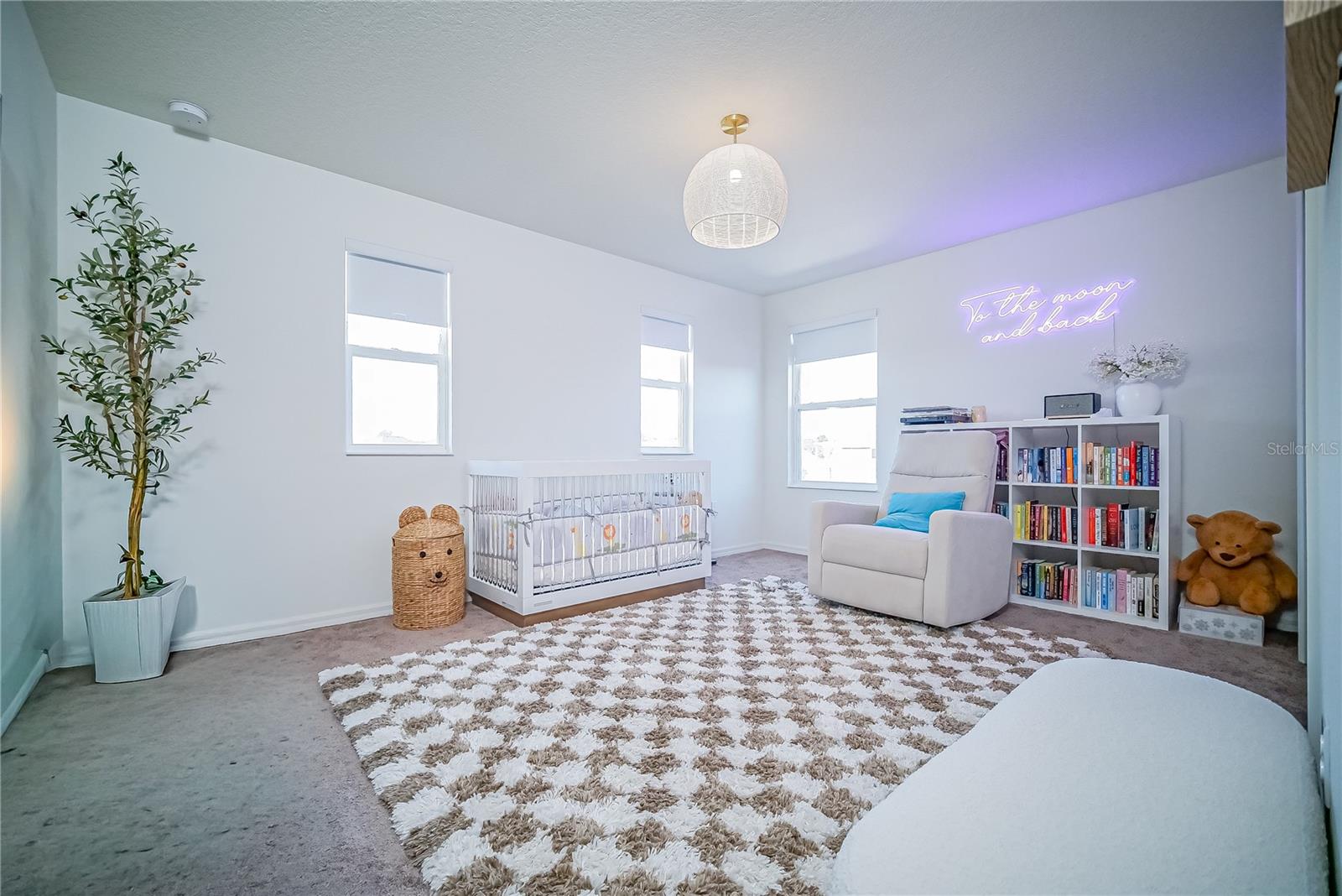 Image 18 of 31 For 895 Overpool Avenue