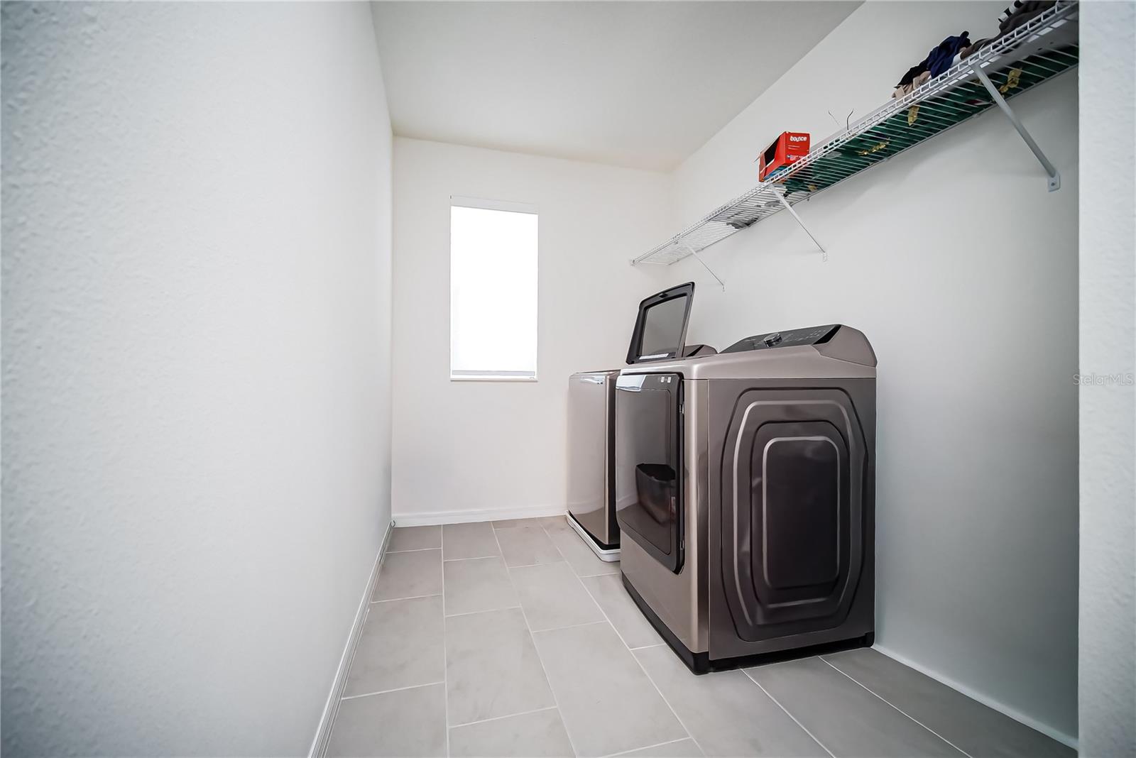 Image 19 of 31 For 895 Overpool Avenue