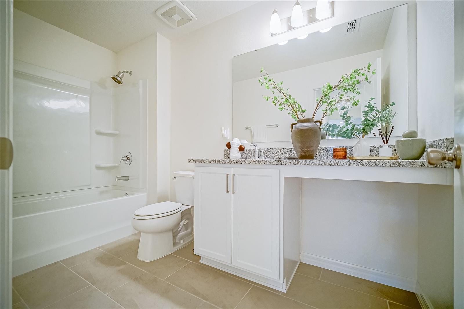 Image 21 of 31 For 895 Overpool Avenue