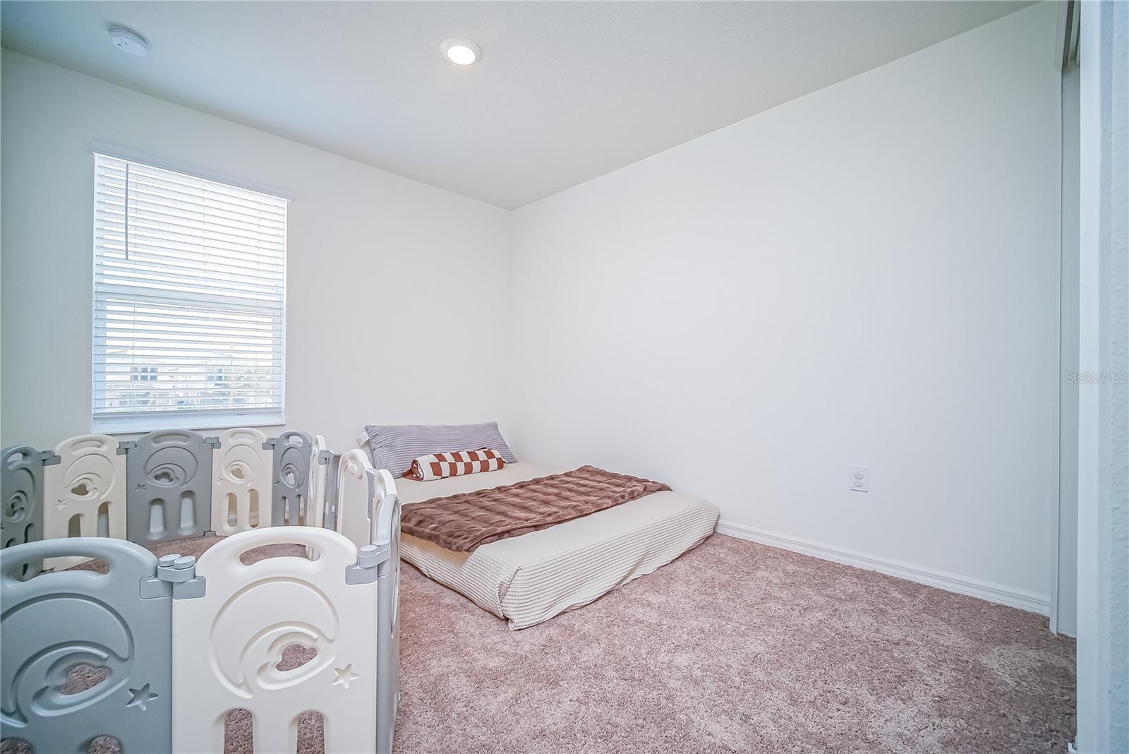 Image 22 of 31 For 895 Overpool Avenue