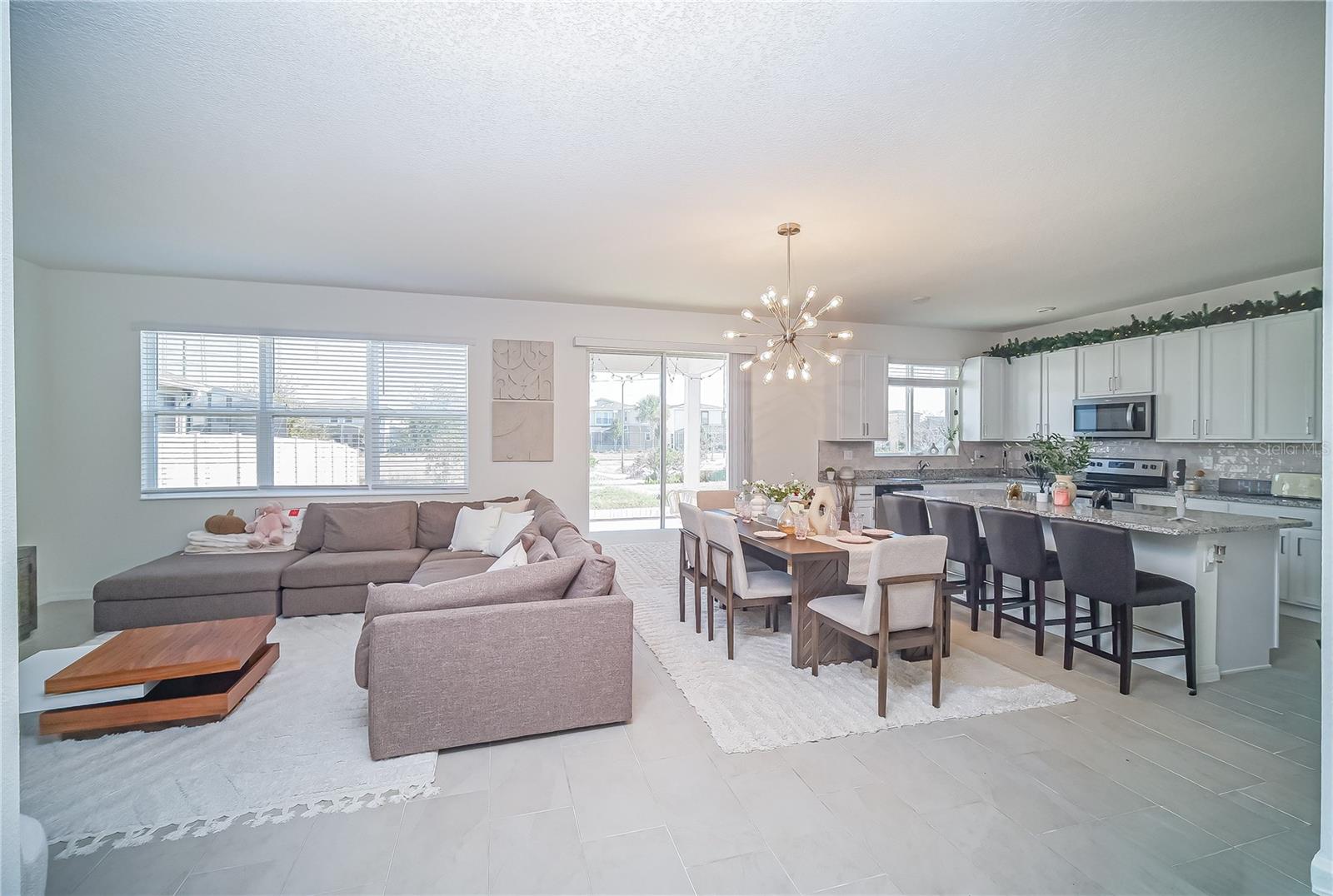 Image 5 of 31 For 895 Overpool Avenue