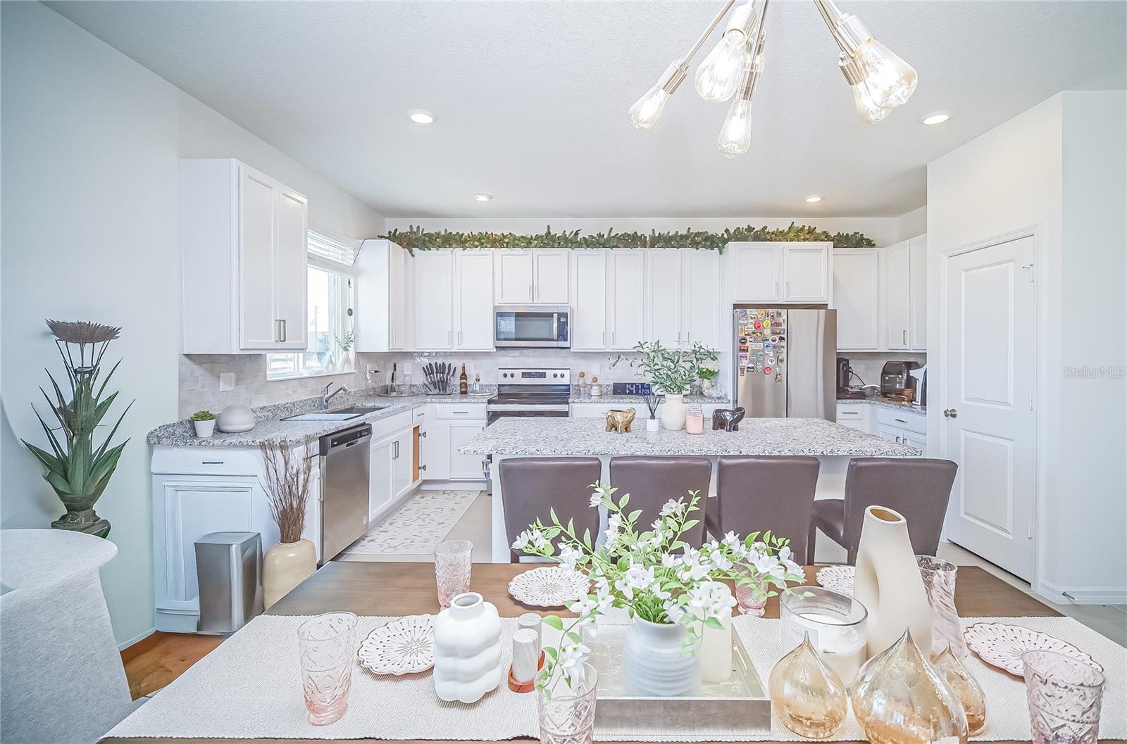 Image 8 of 31 For 895 Overpool Avenue