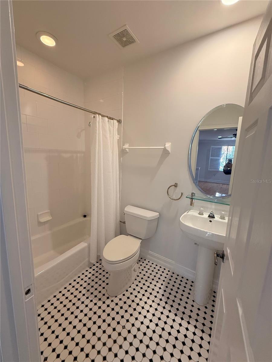 Image 7 of 8 For 901 Spring Park Loop B