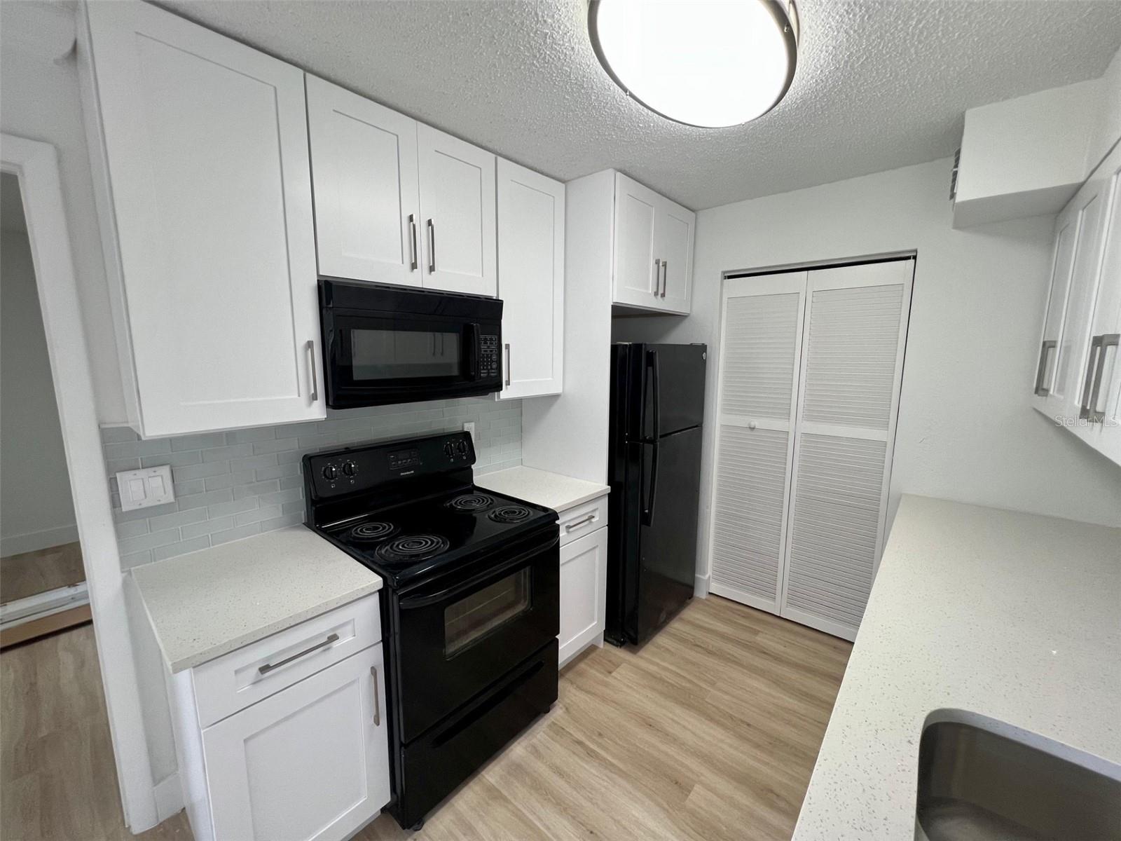 Image 12 of 19 For 11562 Westwood Boulevard 918