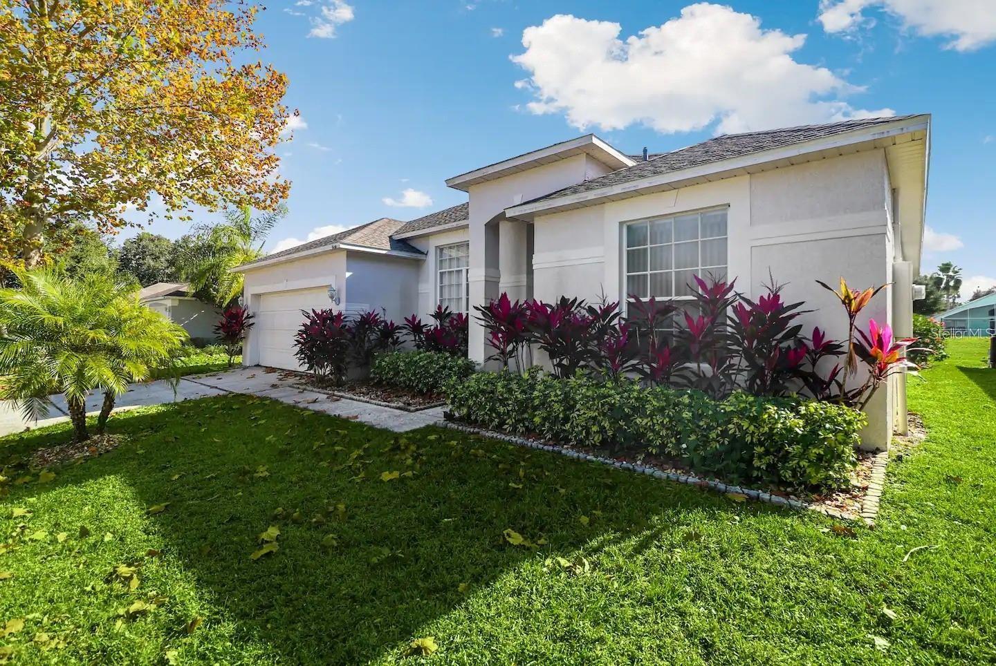 Image 2 of 28 For 344 Grosvenor Loop