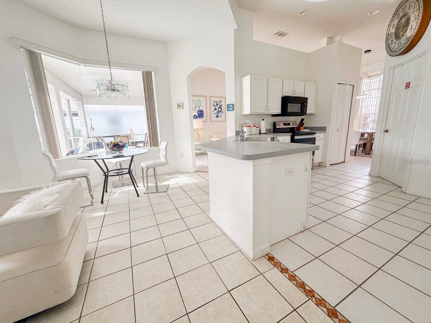 Image 7 of 28 For 344 Grosvenor Loop