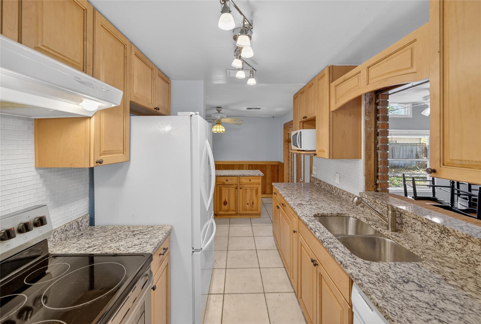 Image 15 of 49 For 518 Lavon Drive