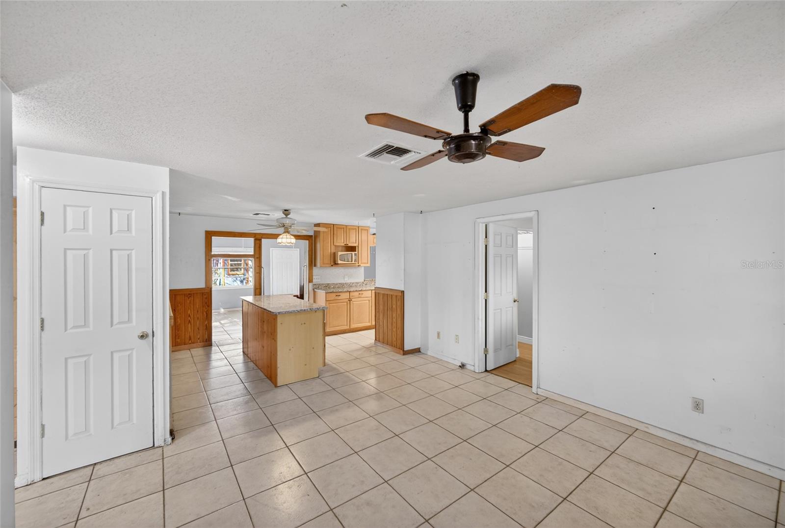 Image 18 of 49 For 518 Lavon Drive