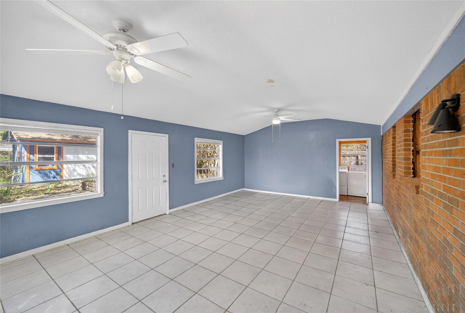 Image 19 of 49 For 518 Lavon Drive