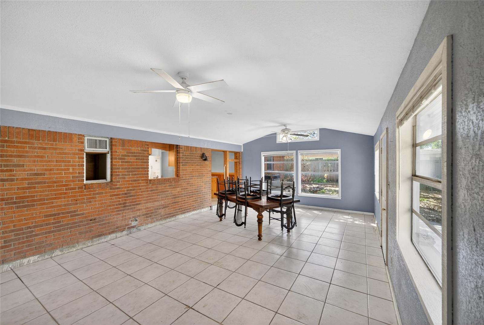 Image 20 of 49 For 518 Lavon Drive