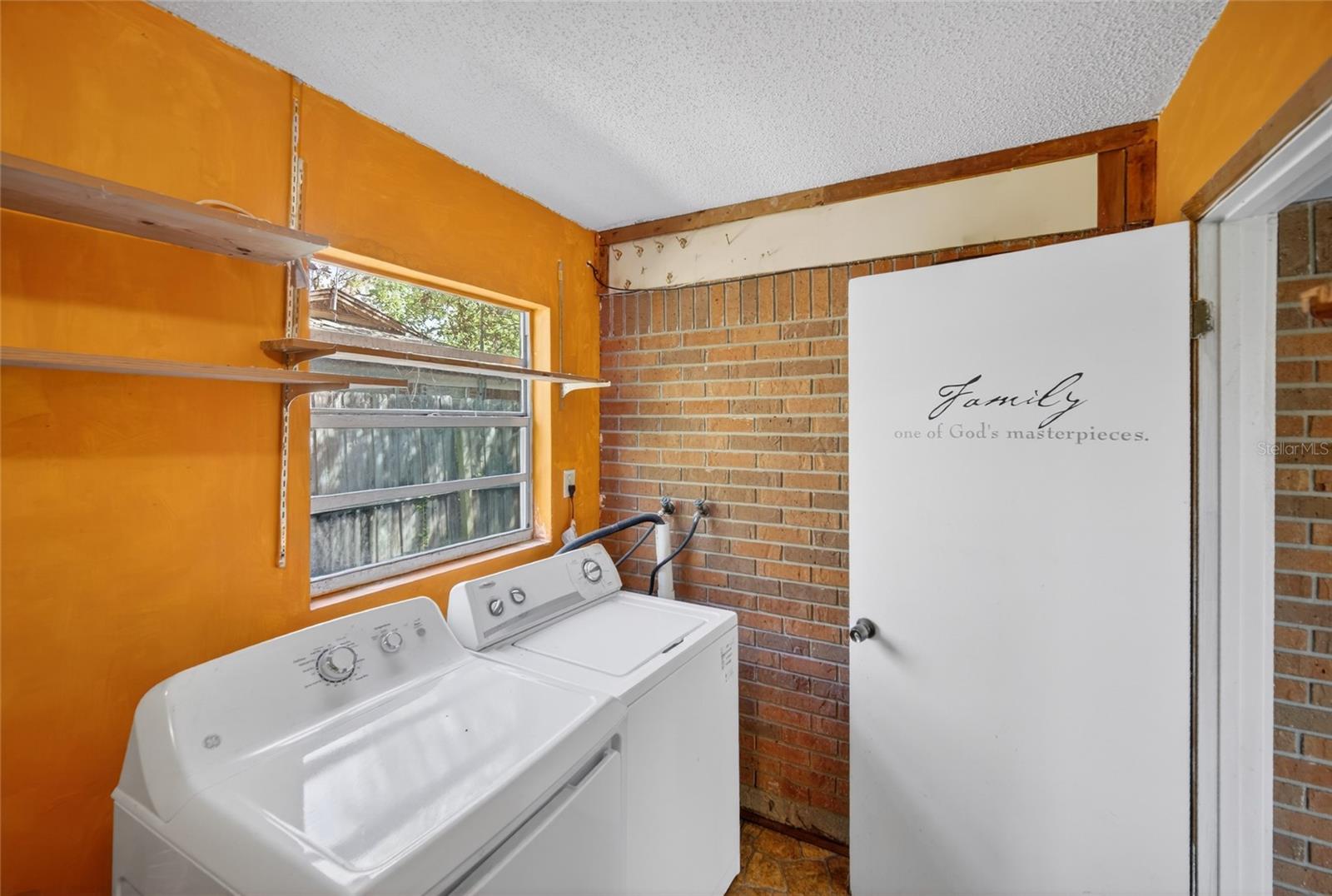 Image 28 of 49 For 518 Lavon Drive