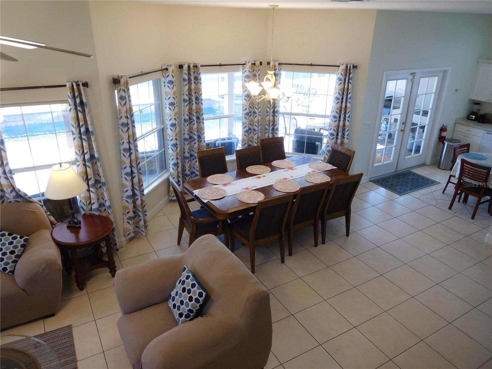 Image 7 of 47 For 422 Vista Drive