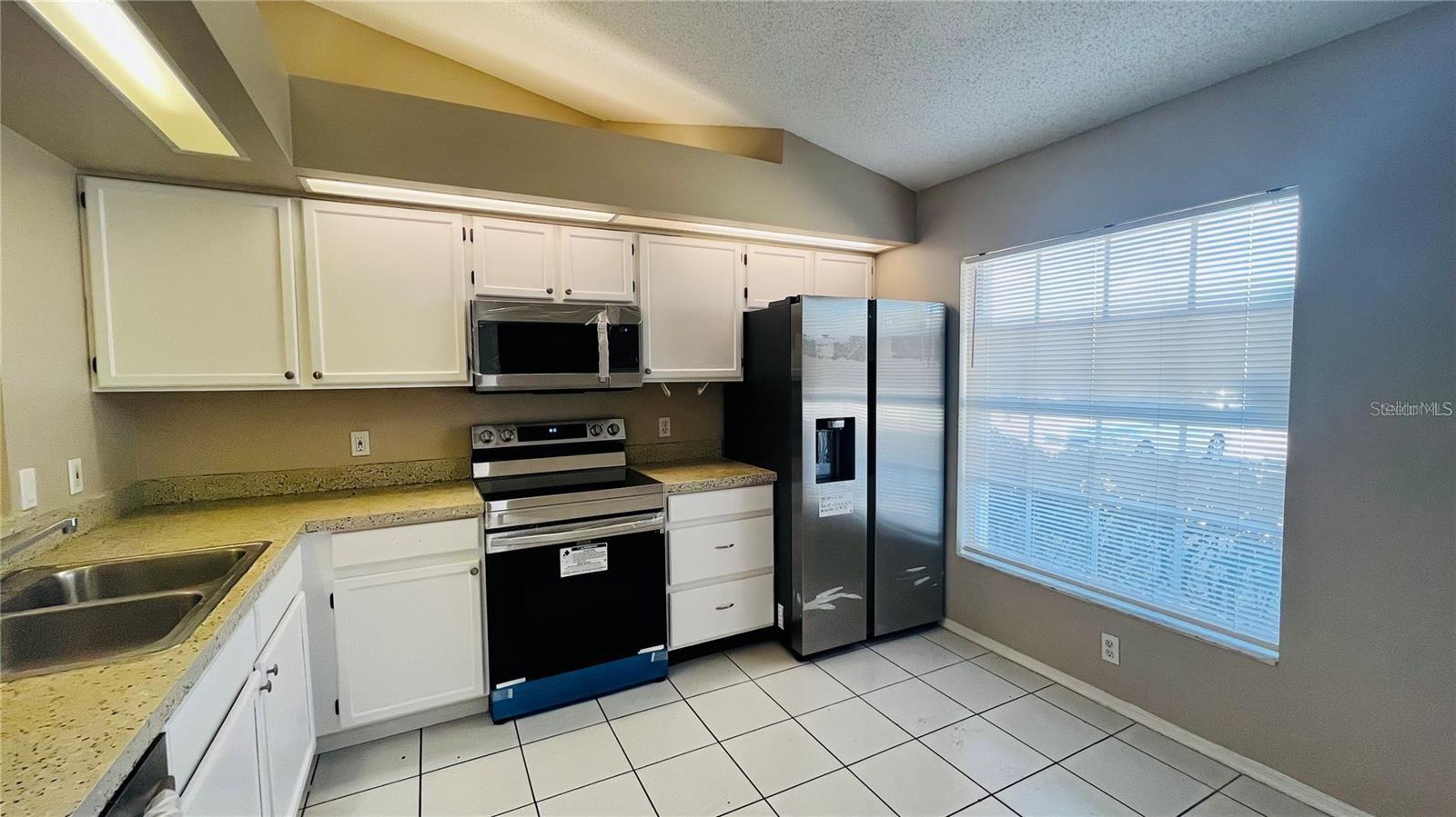 Image 4 of 12 For 14772 Laguna Beach Circle