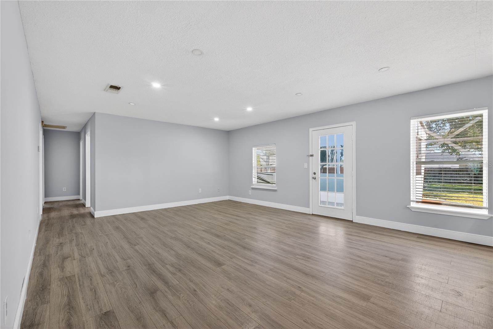 Image 12 of 33 For 709 Dillingham Ave