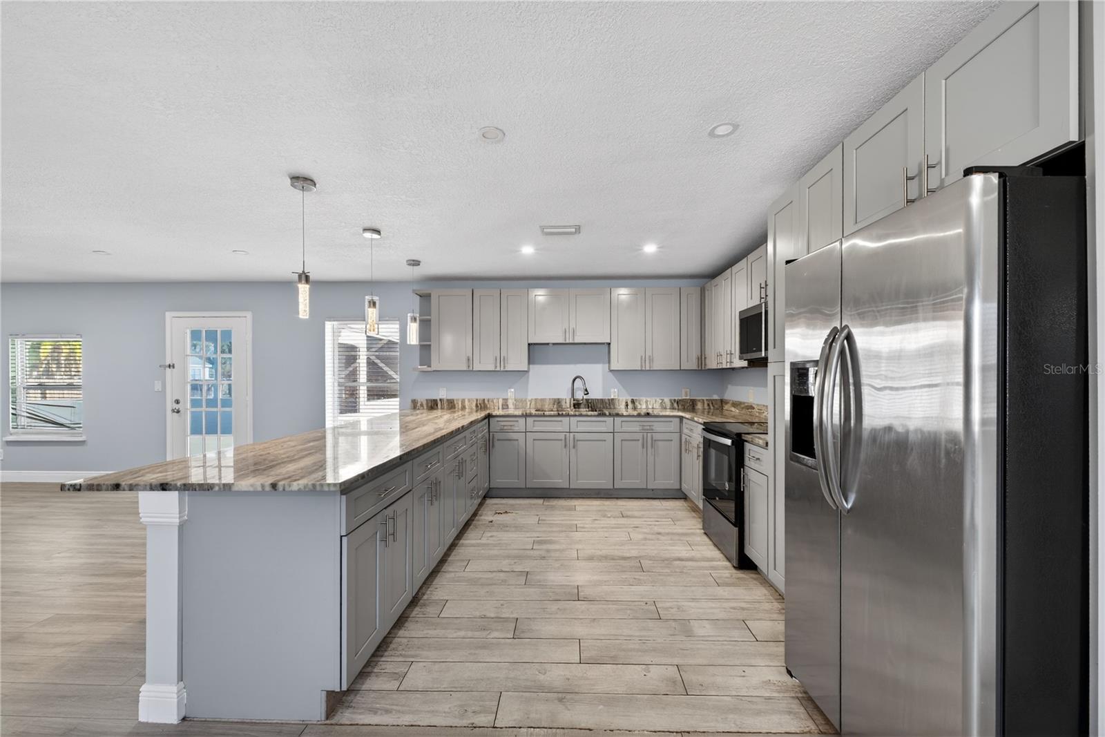 Image 17 of 33 For 709 Dillingham Ave