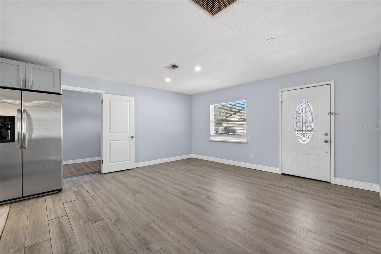 Image 19 of 33 For 709 Dillingham Ave