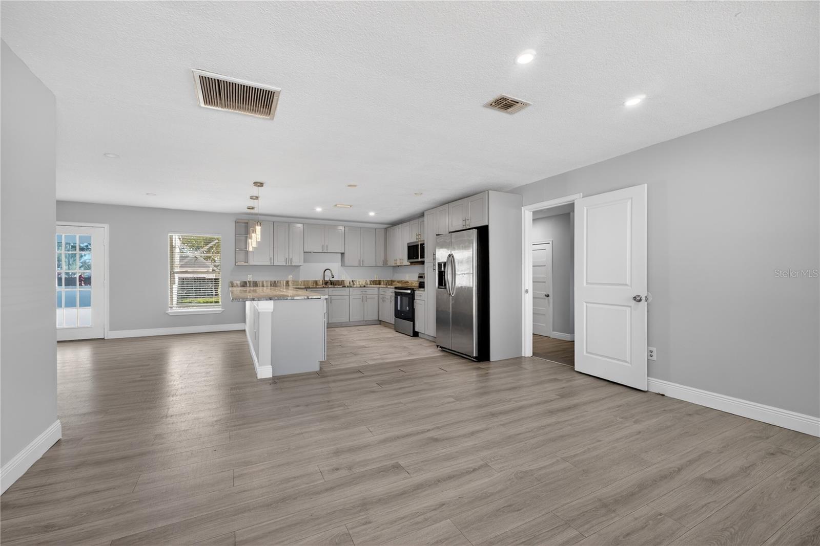 Image 20 of 33 For 709 Dillingham Ave