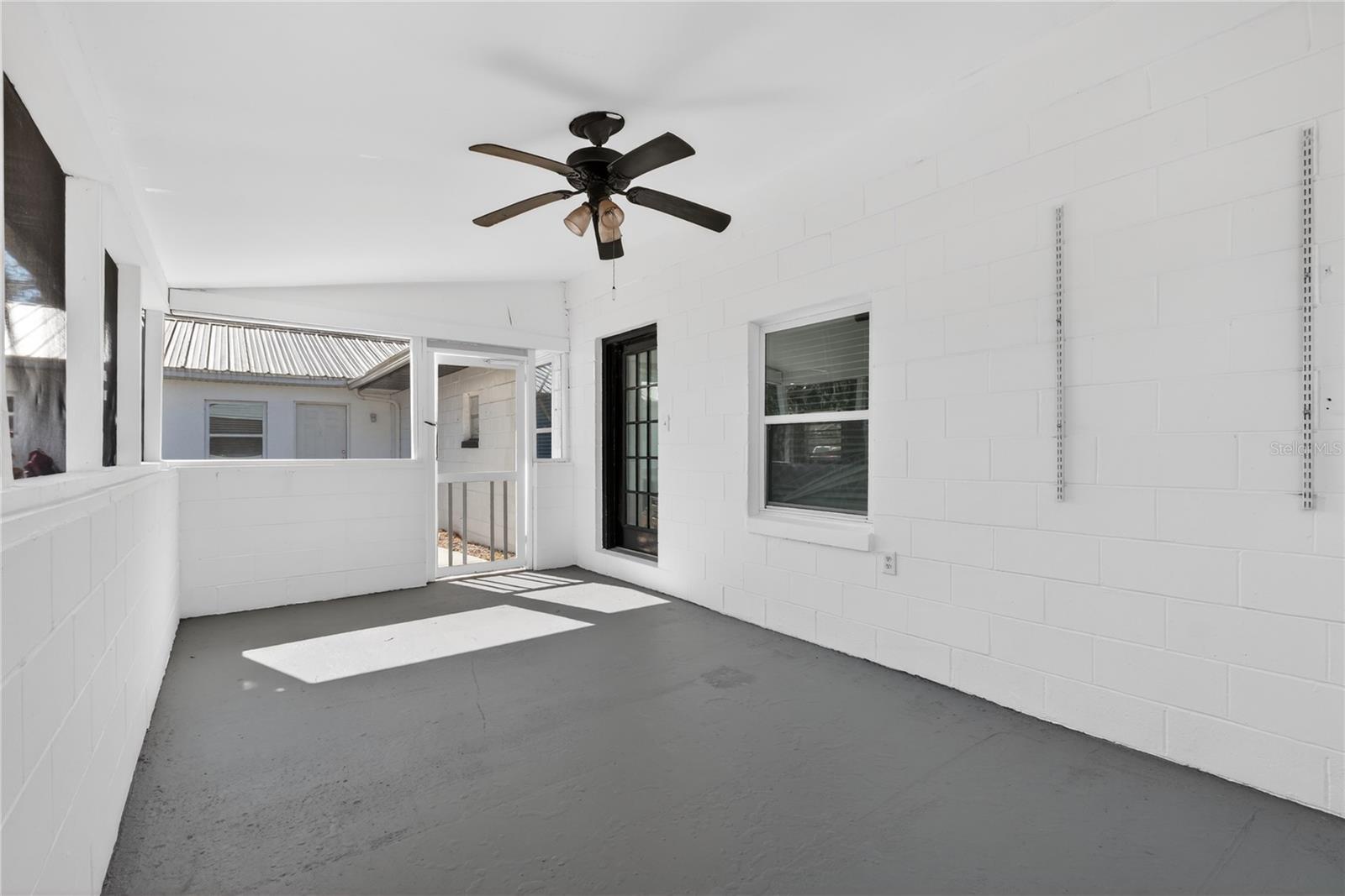 Image 21 of 33 For 709 Dillingham Ave