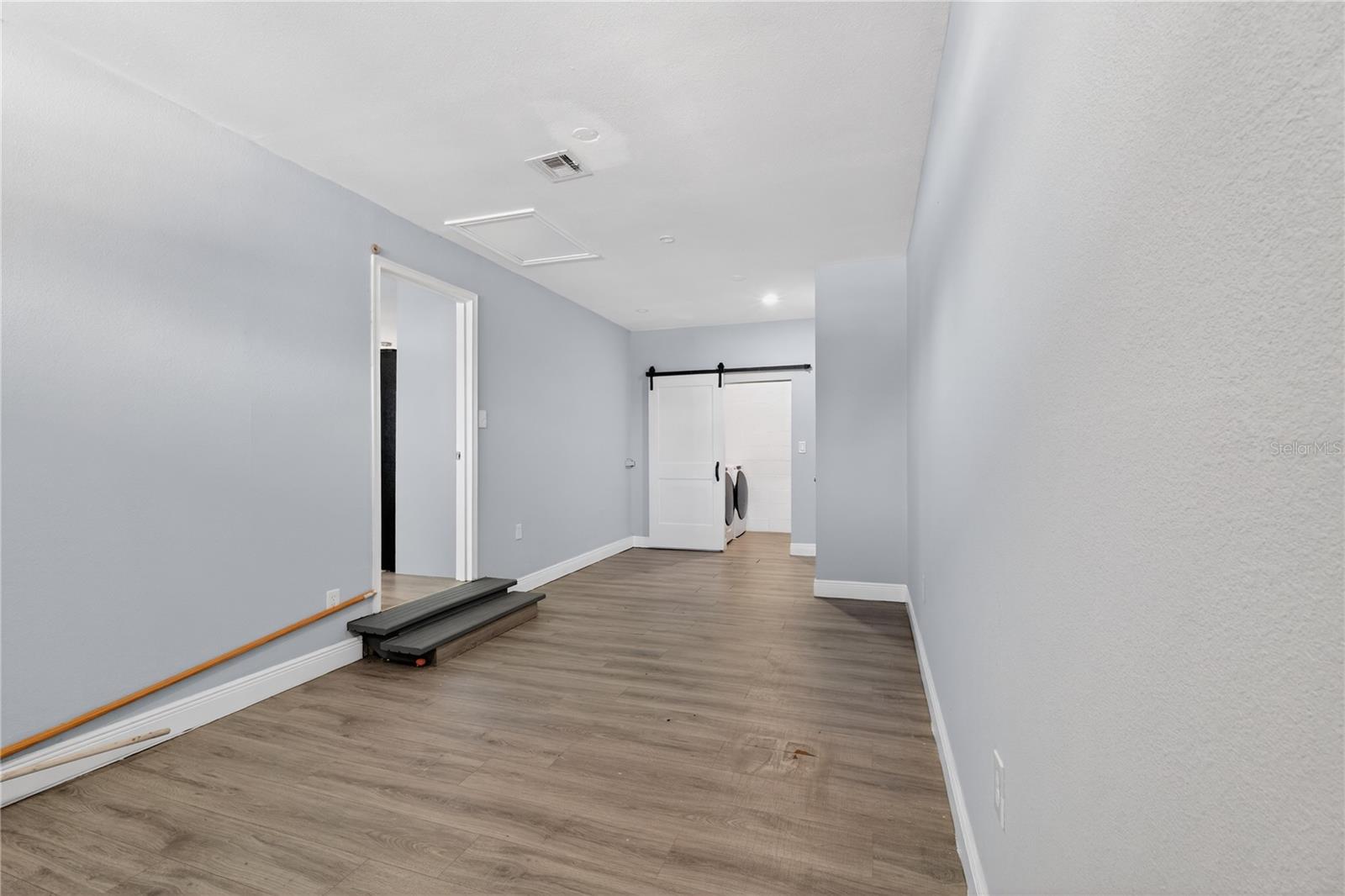 Image 22 of 33 For 709 Dillingham Ave