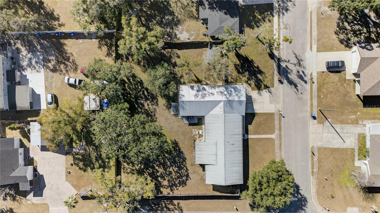 Image 3 of 33 For 709 Dillingham Ave