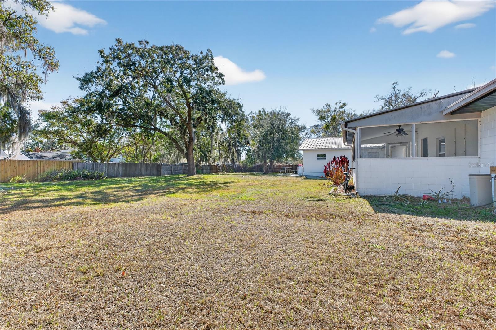 Image 9 of 33 For 709 Dillingham Ave