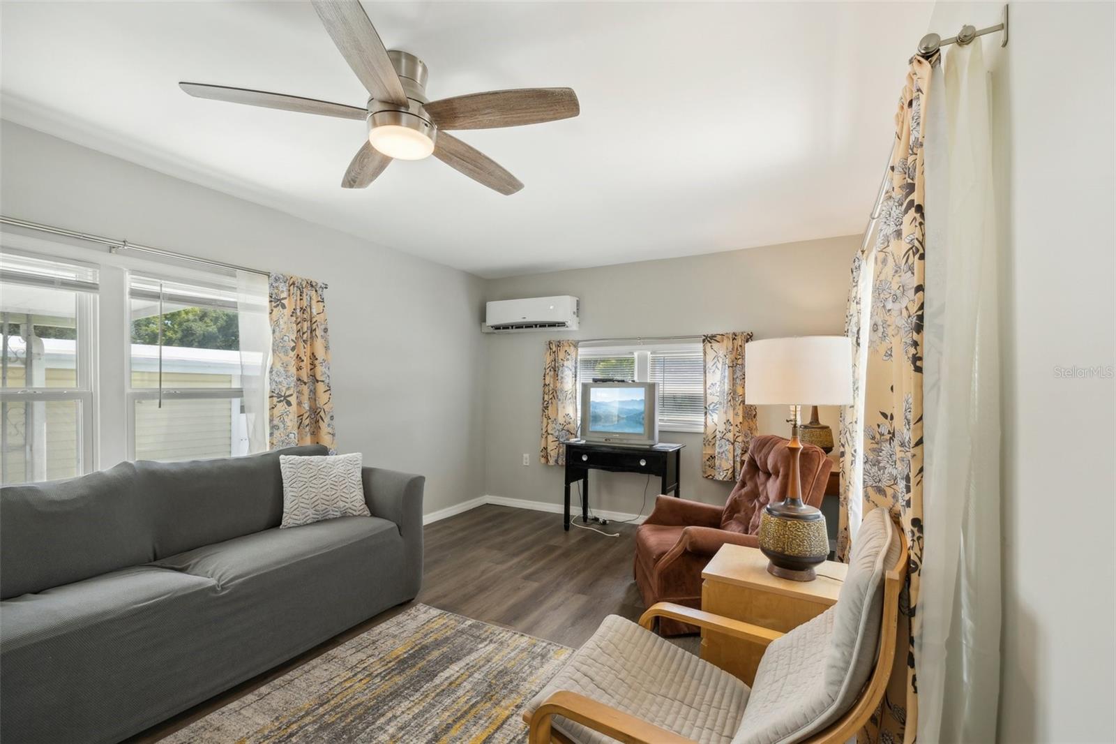 Image 5 of 30 For 1600 Old Coachman Road 303