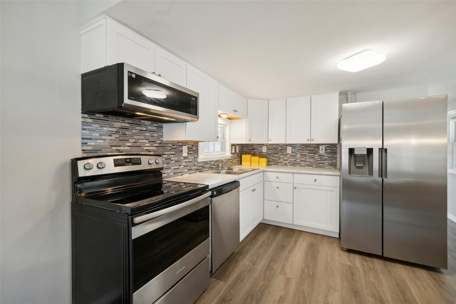 Image 9 of 30 For 1600 Old Coachman Road 303