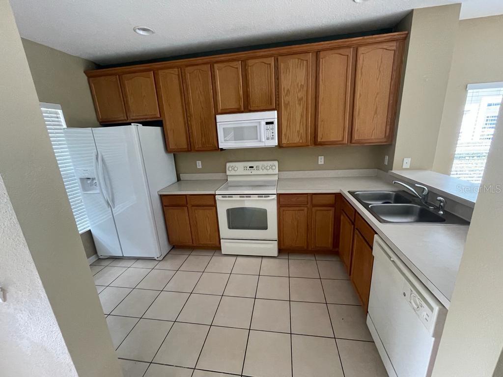 Image 4 of 11 For 3468 Wilshire Way Road 199