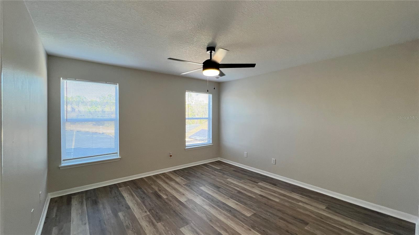 Image 15 of 28 For 220 Starbird Court