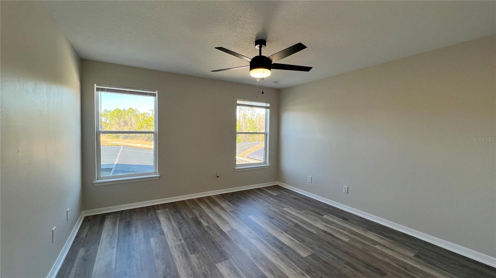 Image 19 of 28 For 220 Starbird Court