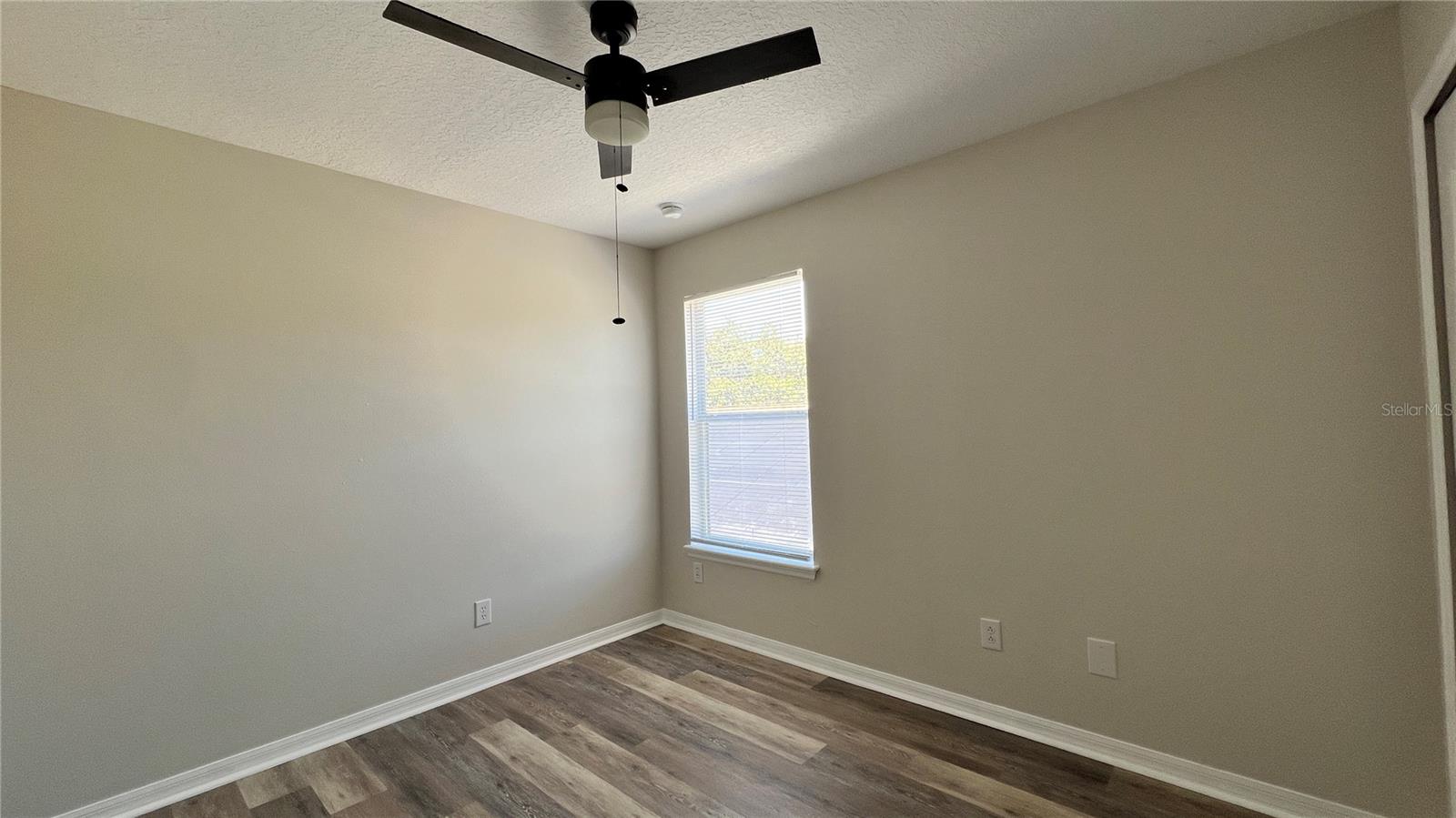 Image 20 of 28 For 220 Starbird Court