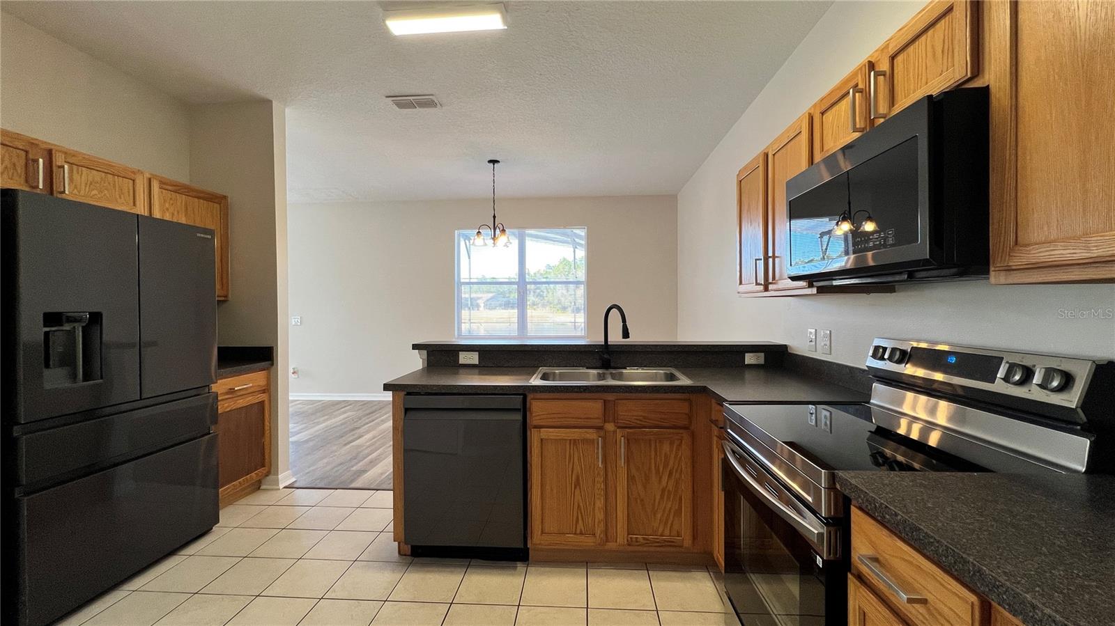 Image 7 of 28 For 220 Starbird Court