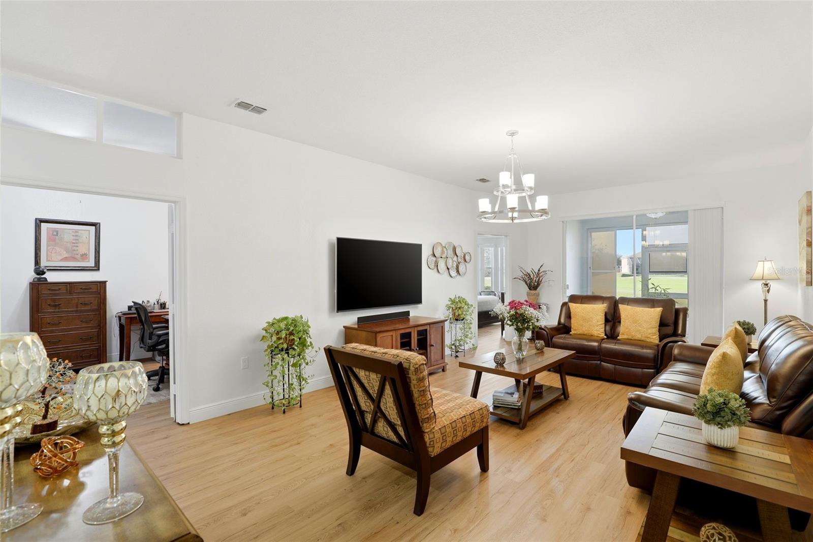 Image 10 of 46 For 134 Club Villas Ln