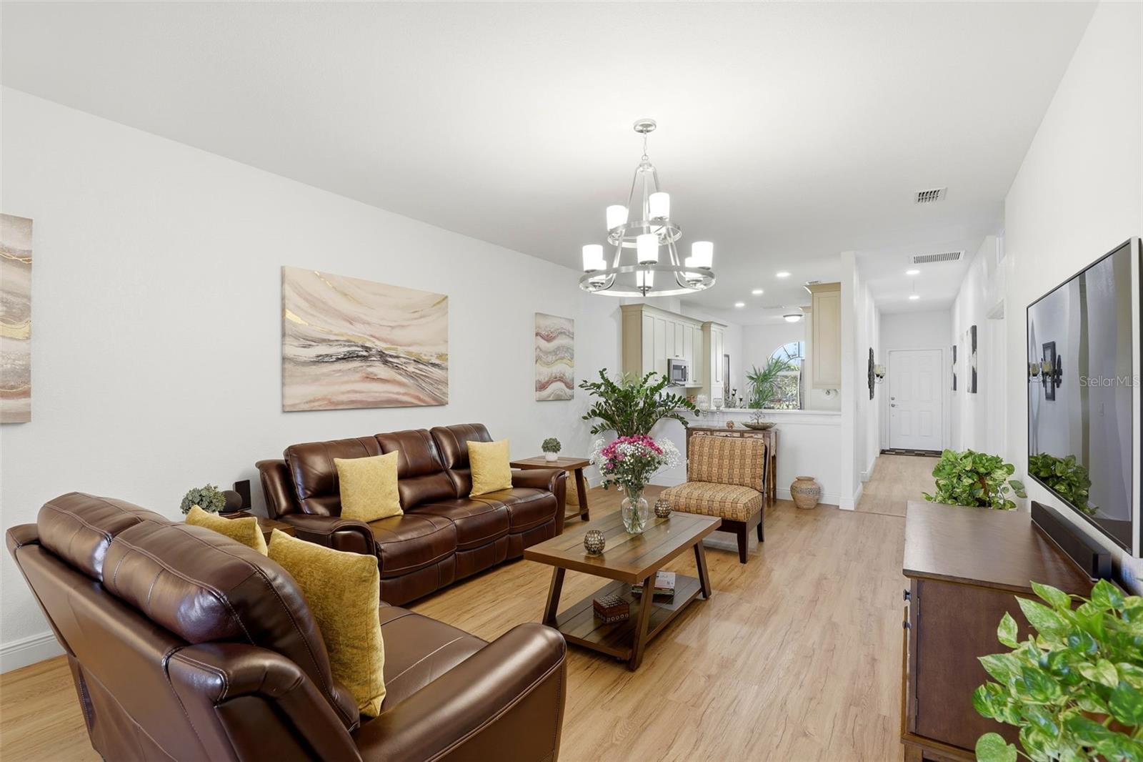 Image 11 of 46 For 134 Club Villas Ln