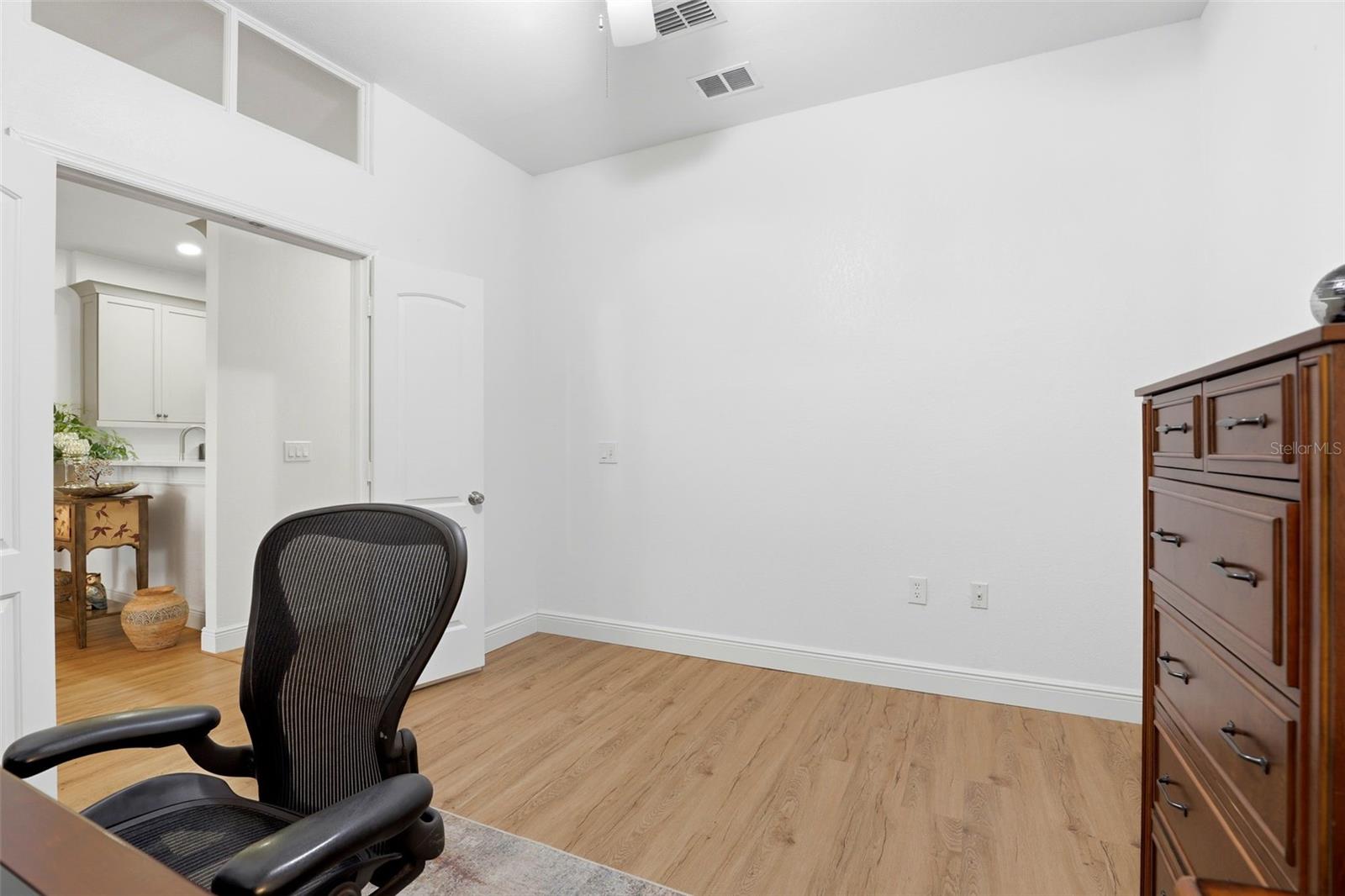 Image 28 of 46 For 134 Club Villas Ln