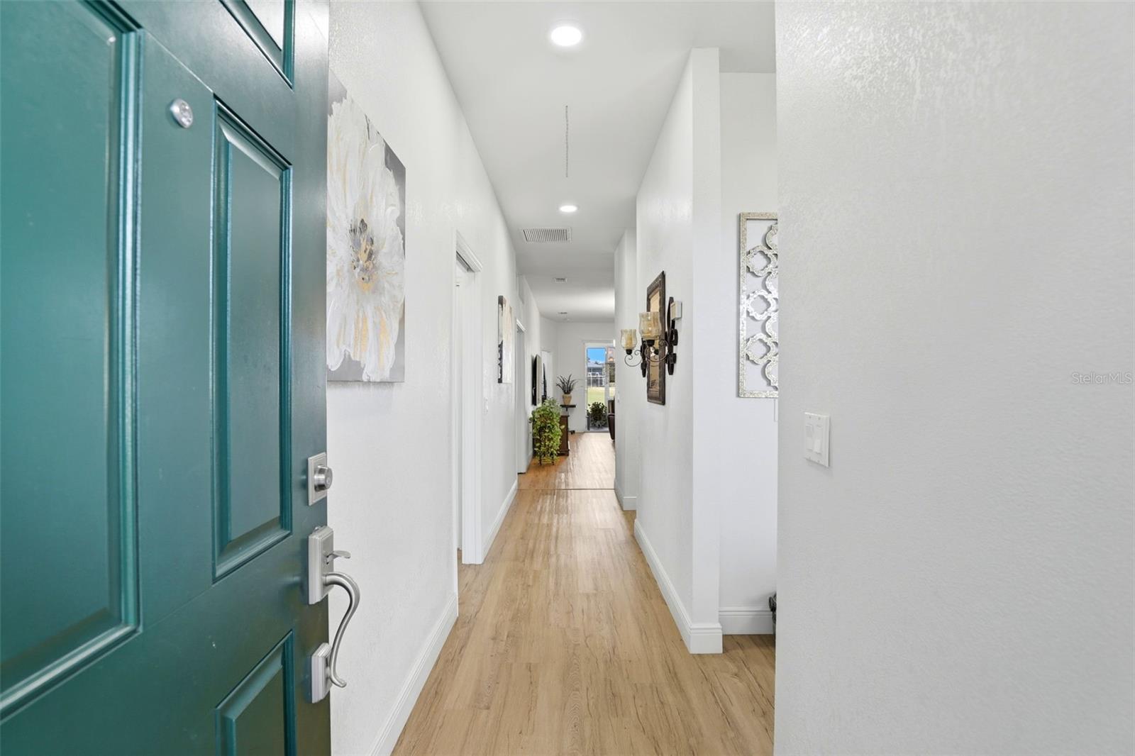 Image 7 of 46 For 134 Club Villas Ln