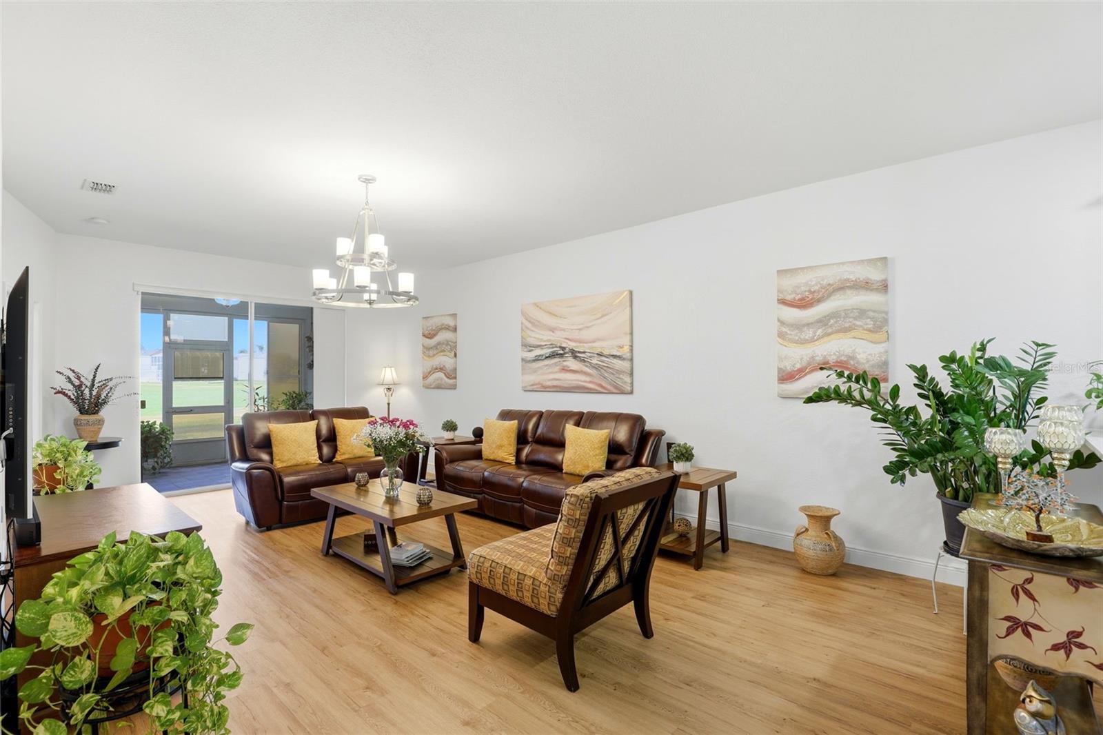 Image 8 of 46 For 134 Club Villas Ln