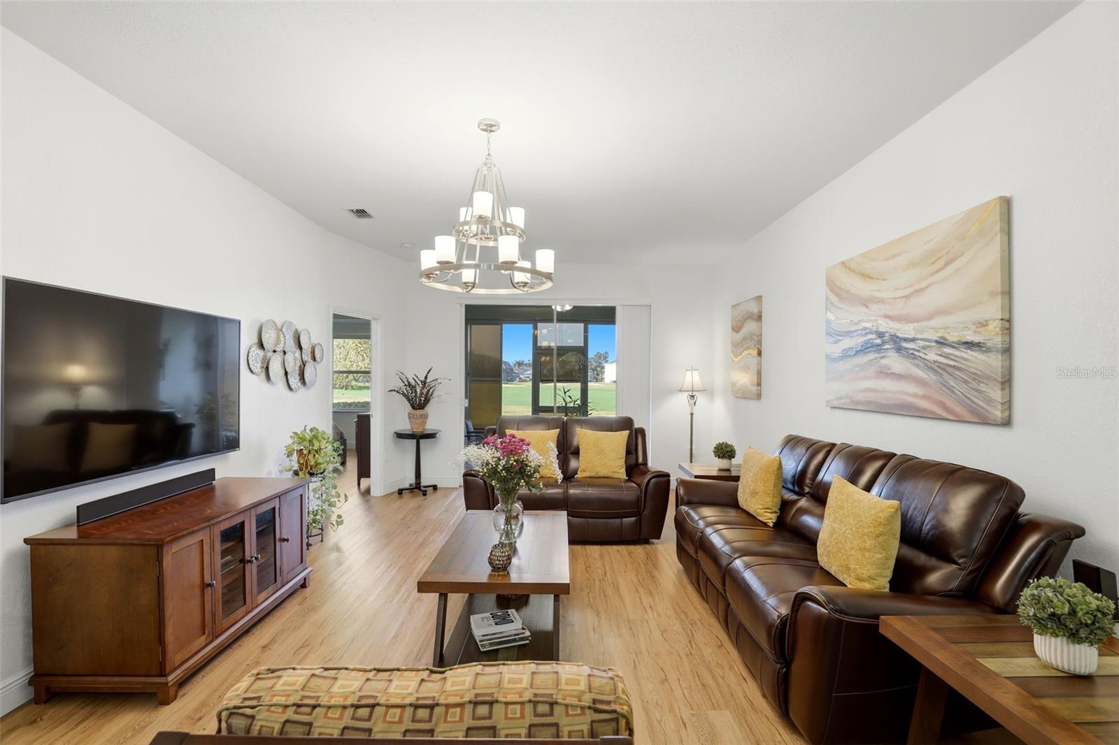 Image 9 of 46 For 134 Club Villas Ln