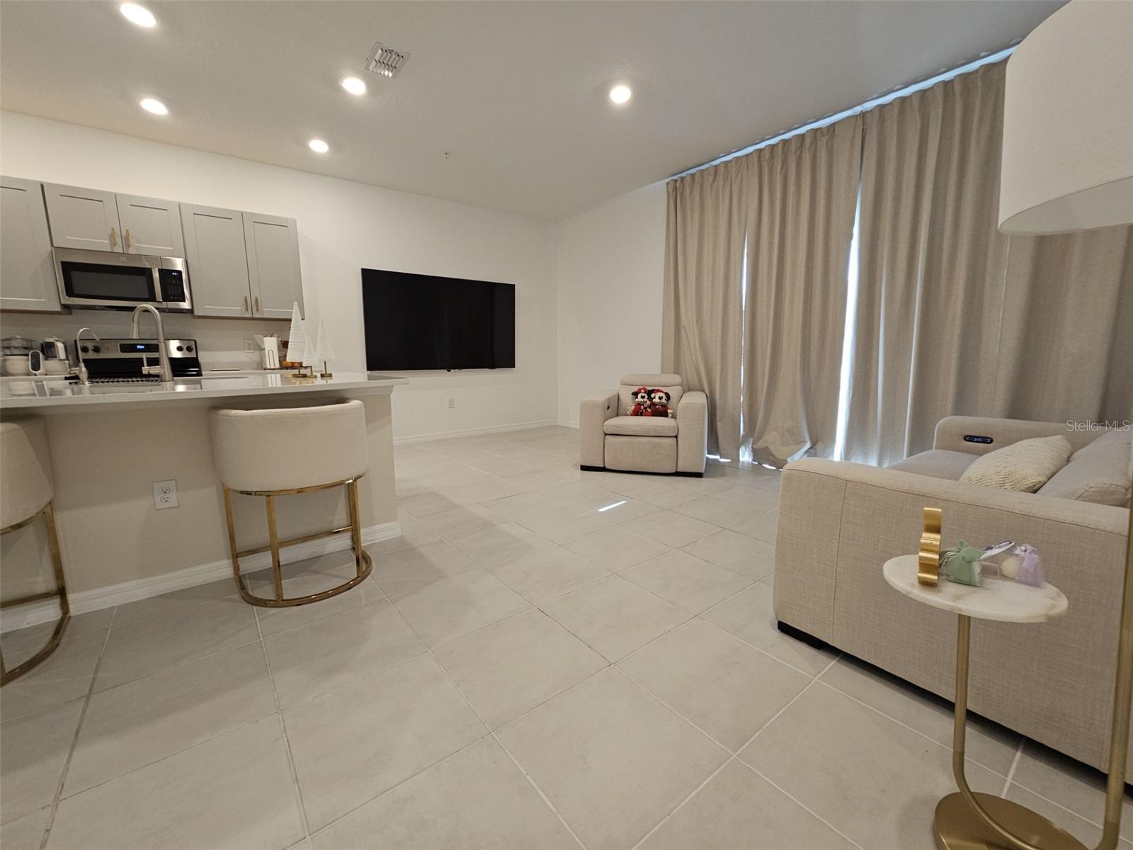 Image 10 of 46 For 4451 Arlington Avenue 44