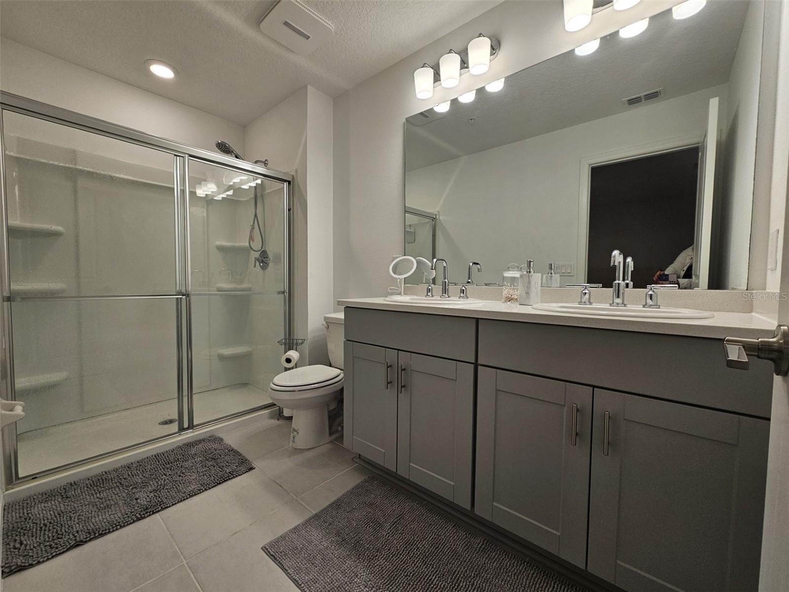 Image 15 of 46 For 4451 Arlington Avenue 44