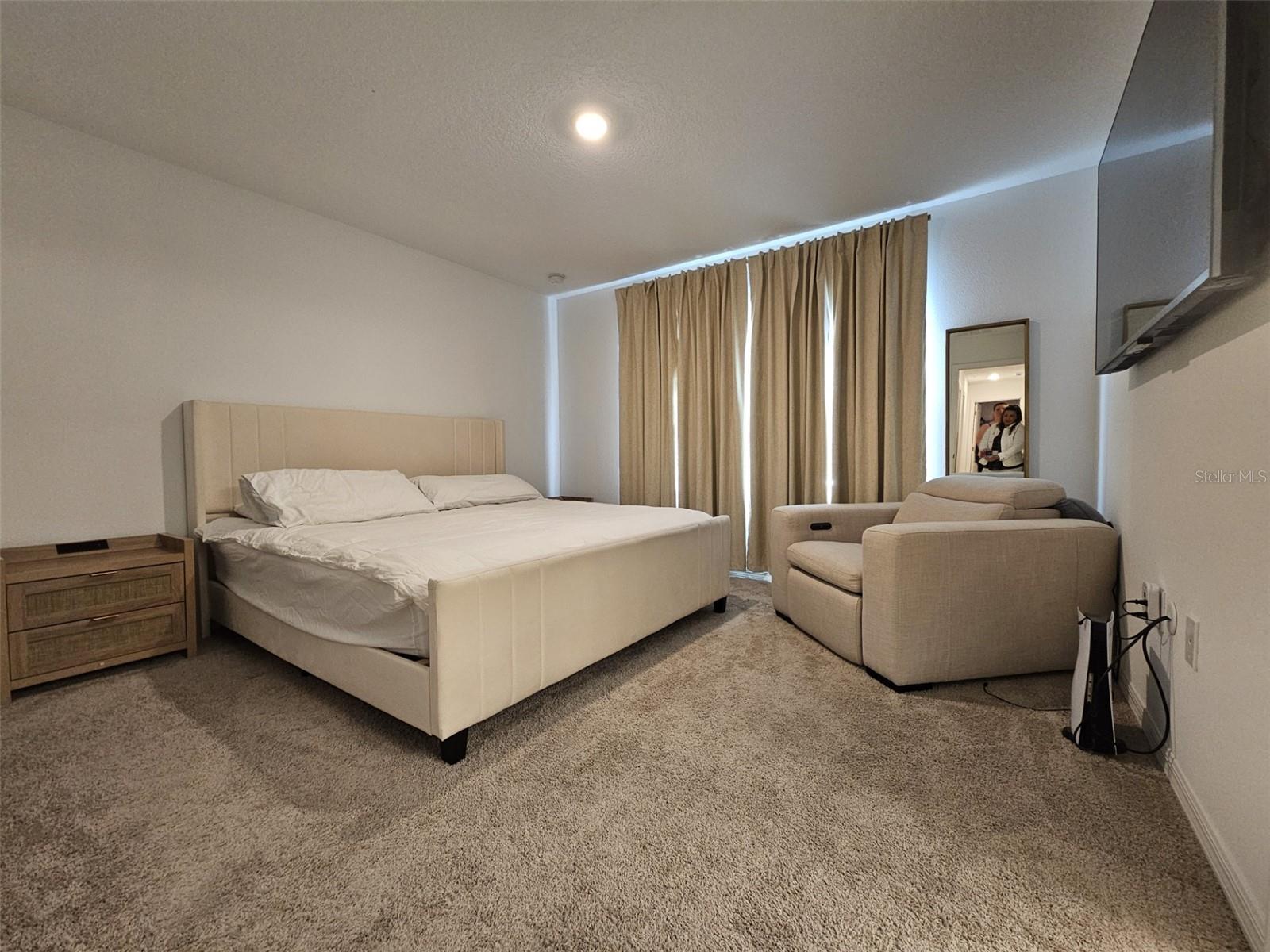 Image 18 of 46 For 4451 Arlington Avenue 44