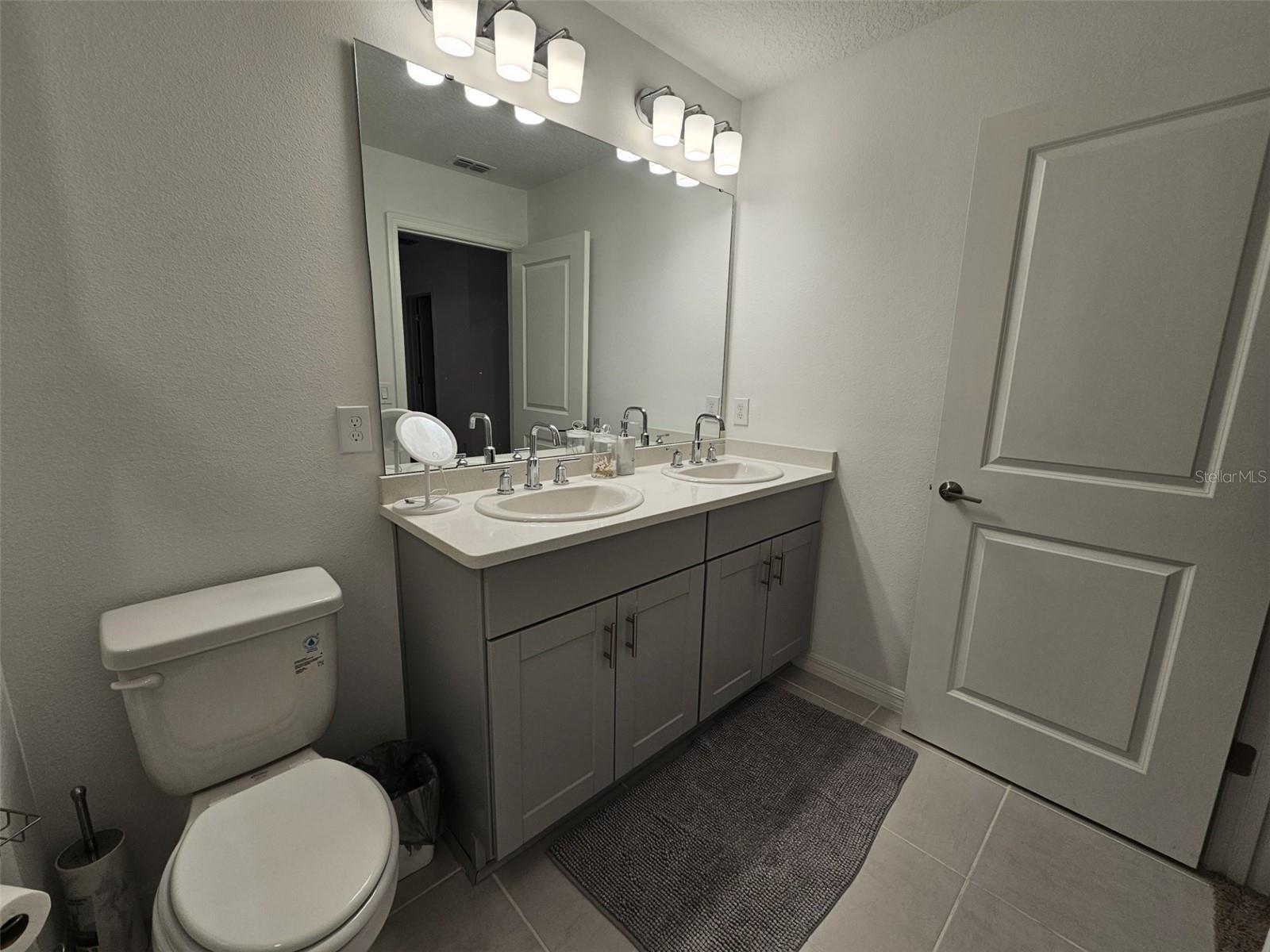 Image 21 of 46 For 4451 Arlington Avenue 44