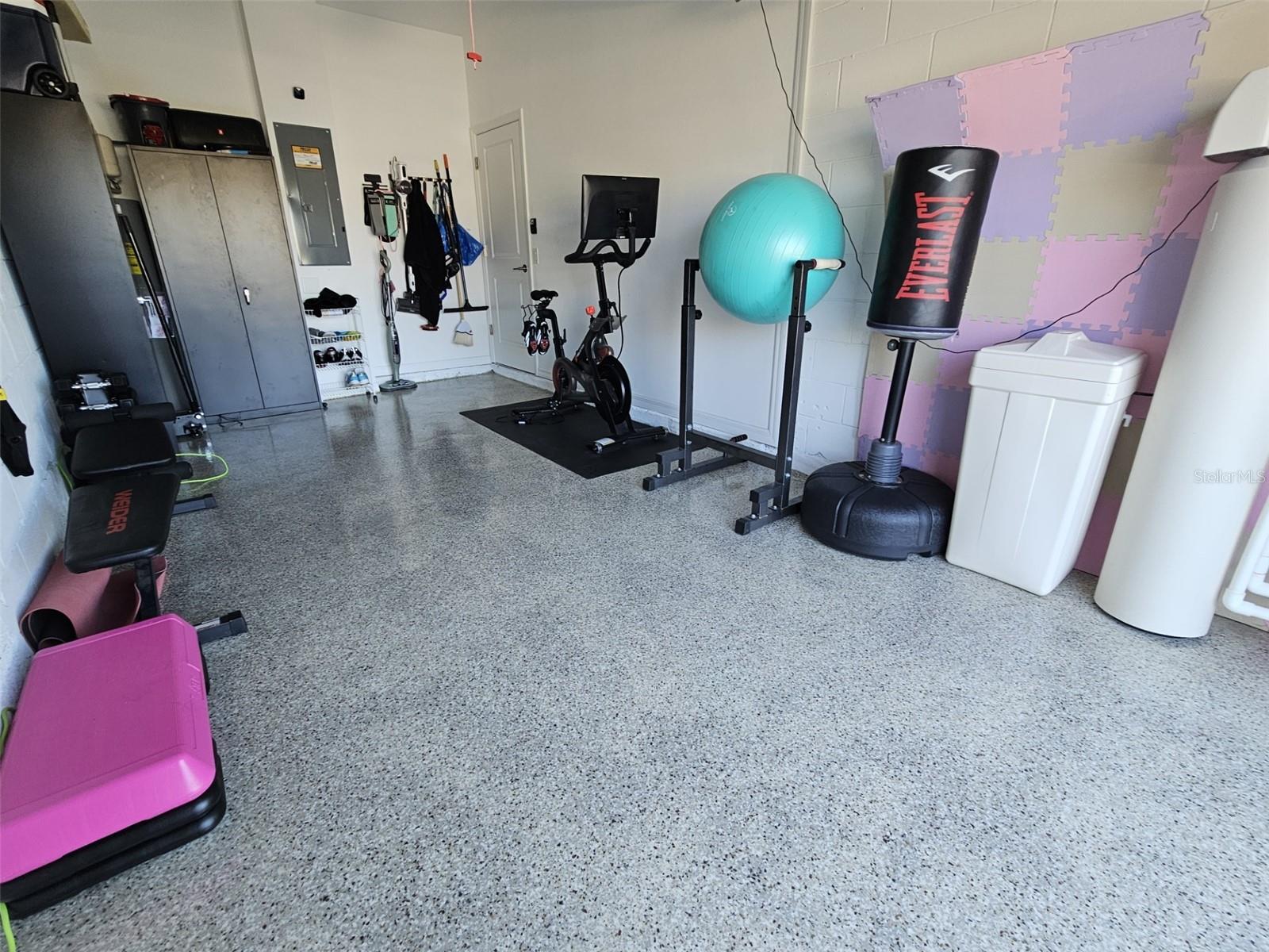 Image 28 of 46 For 4451 Arlington Avenue 44