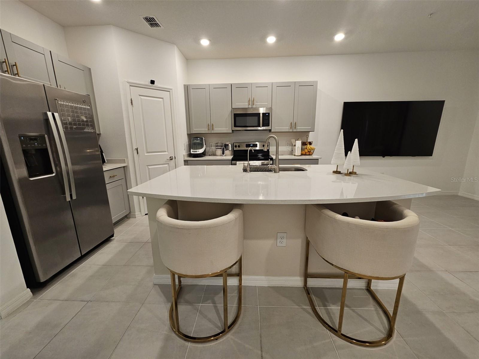 Image 4 of 46 For 4451 Arlington Avenue 44