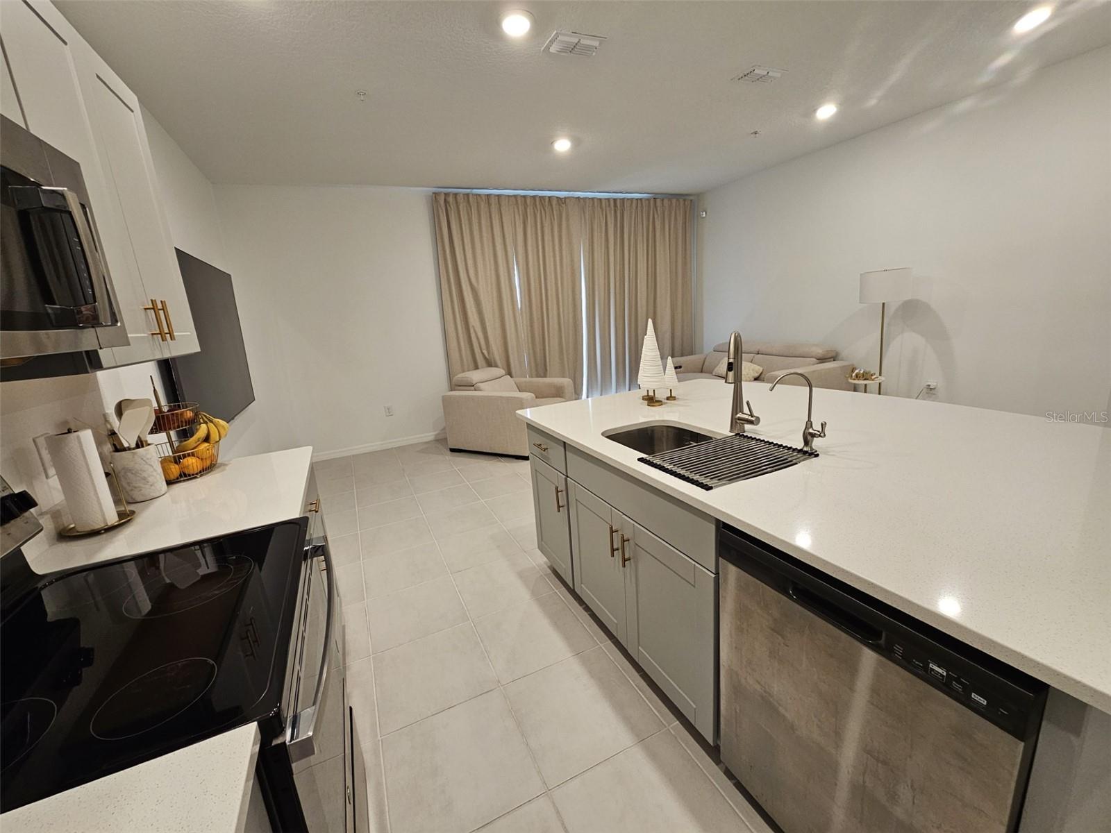 Image 7 of 46 For 4451 Arlington Avenue 44