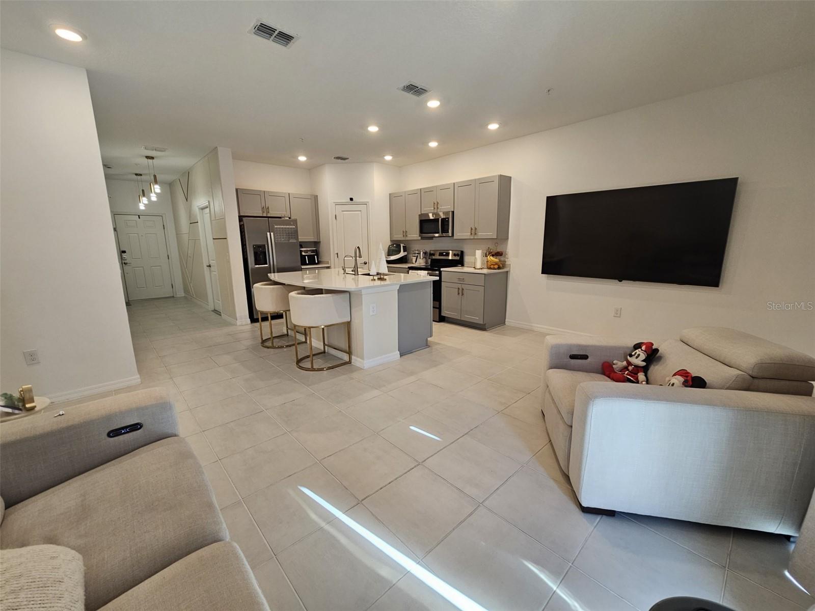 Image 9 of 46 For 4451 Arlington Avenue 44